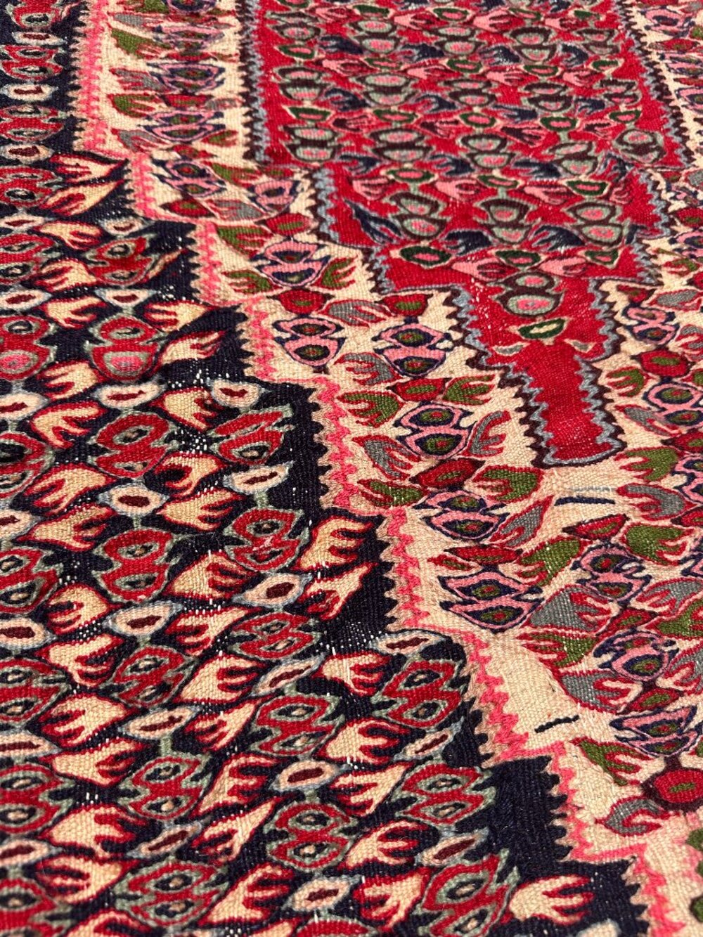 Pakistan Rug - Picture 2 of 3